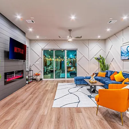 Oak Lawn Luxury Stay - Hot Tub & Arcade
